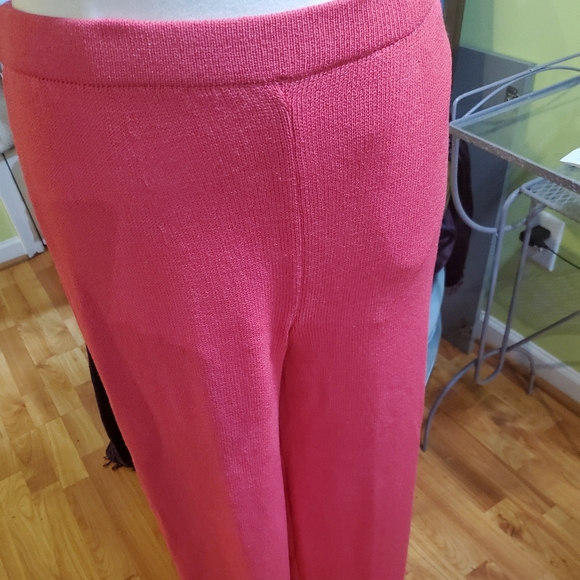 Timeless and Classic St. John Knit Pants - Picture 4 of 4